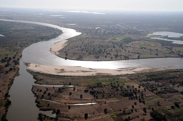 Três adolescentes desaparecem nas águas do Rio Parnaíba em Luzilândia; Bombeiros fazem buscas