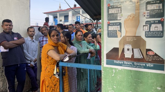 Índia encerra a maior eleição geral do mundo após mais de 6 semanas - Foto: (Quase 970 milhões de eleitores, mais de 10% da população mundial, eram aptos para eleger um novo parlamento na Índia por cinco anos até este sábado, 1º de junho de 2024 - Foto AP/Ashwini Bhatia)