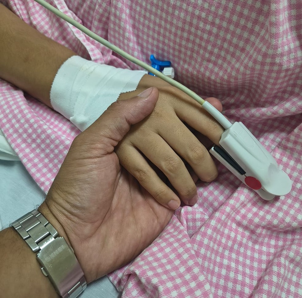 Alice e Jonas durante internação — Foto: Arquivo Pessoal