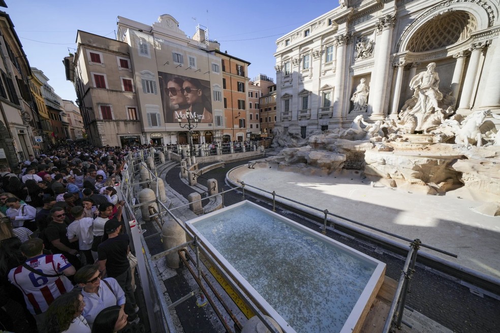 Fontana di Trevi está em reforma. — Foto: Andrew Medichini/AP