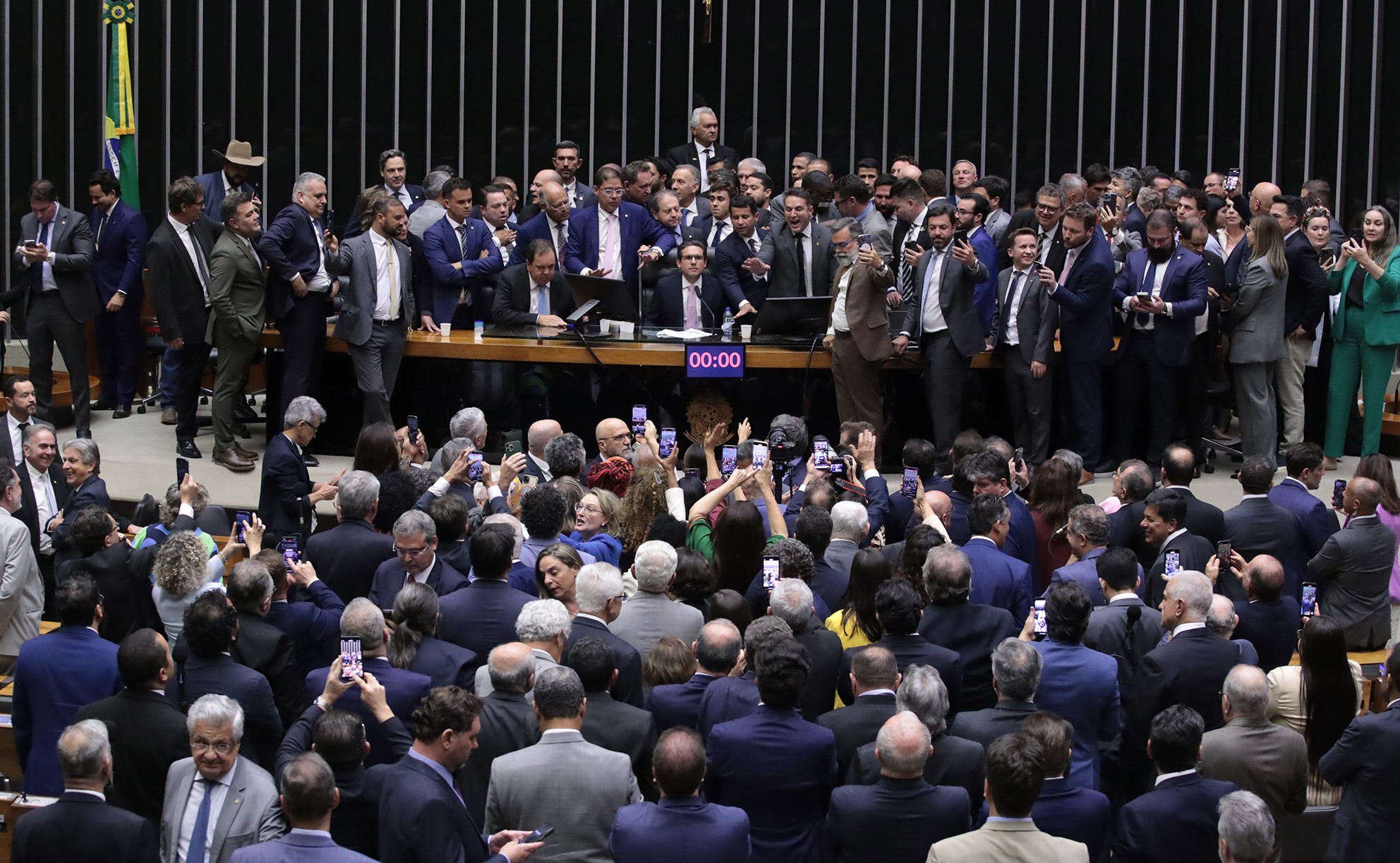PEC da Blindagem: excesso de inovações e resistência de parte do Centrão inviabilizou votação