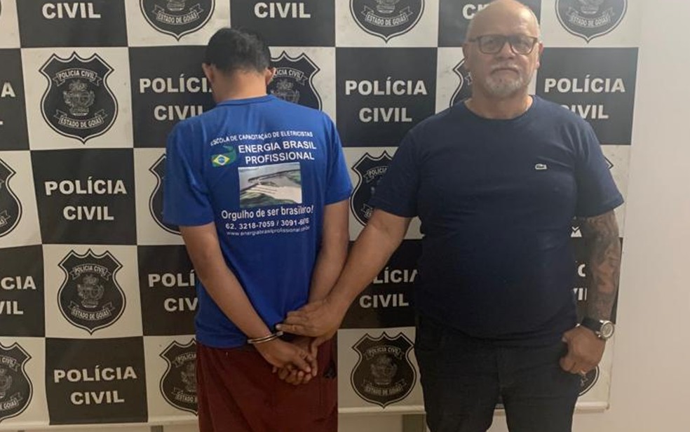 Momento da prisão do suspeito de agredir mãe e filho, em Guapó - Goiás  — Foto: Divulgação/PC