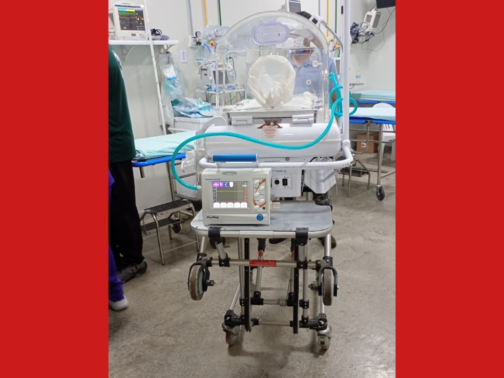 Internado na UTI, Arthur foi diagnosticado com cardiopatia após apresentar piora repentina — Foto: Arquivo pessoal