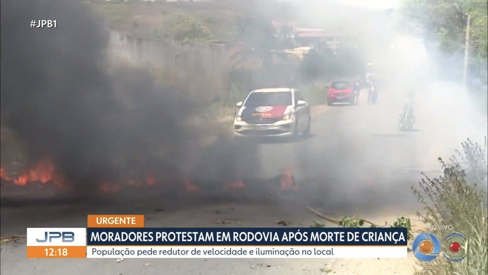 Moradores interditam trecho da PB-095 após morte de criança e cobram melhorias na rodovia