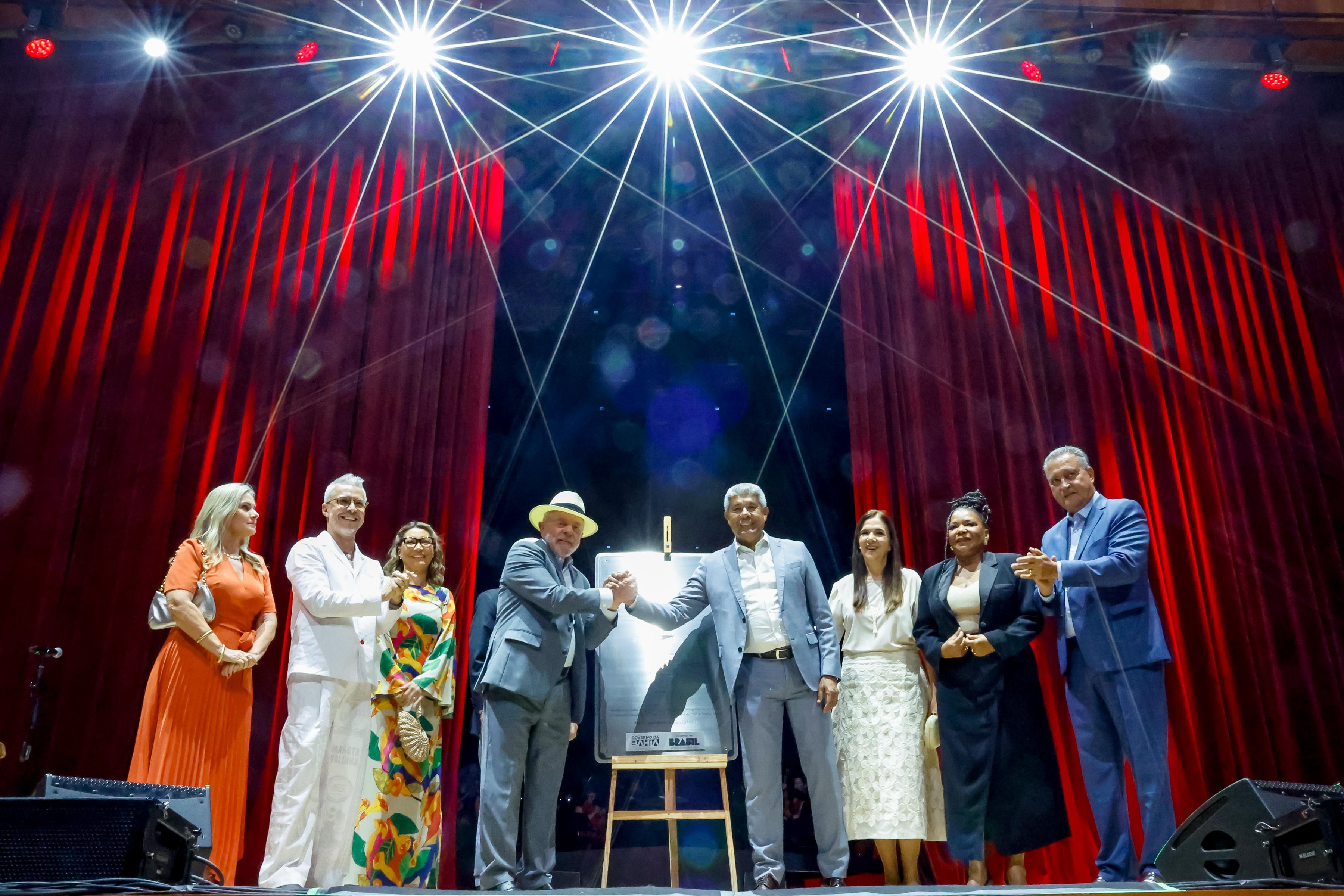 Teatro Castro Alves é reinaugurado com a presença do presidente Lula