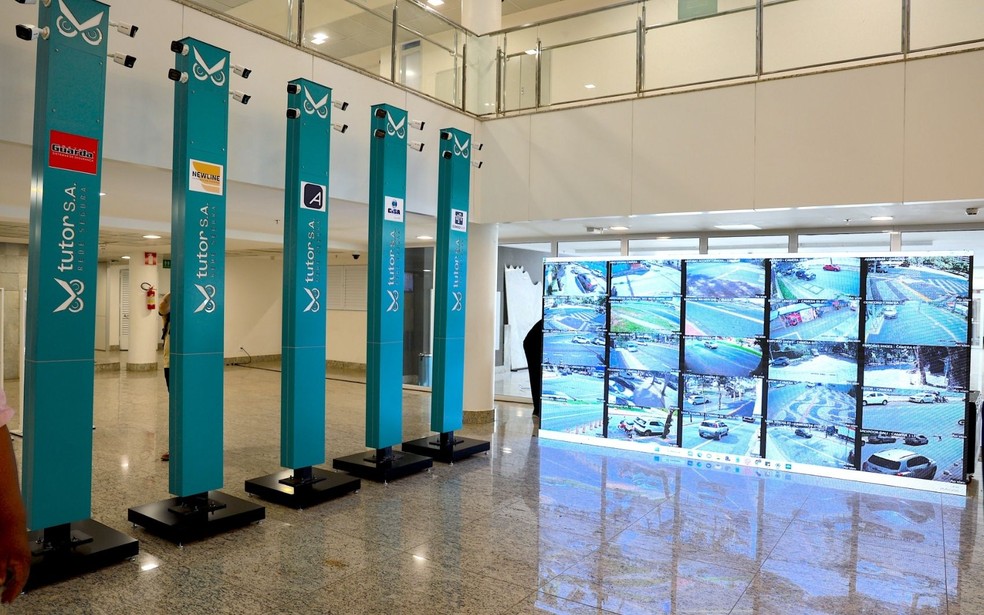 Totens com câmeras de alta tecnologia que fazem parte do Connecta Goiás — Foto: Maykon Cardoso/Alego