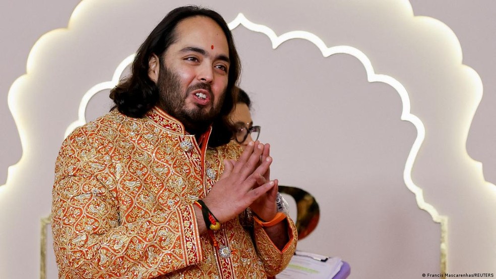 Anant Ambani, o filho mais novo do homem mais rico da &Aacute;sia, prop&ocirc;s que os hipop&oacute;tamos sejam transferidos para o seu centro de conserva&ccedil;&atilde;o Vantara. &mdash; Foto: Francis Mascarenhas/REUTERS