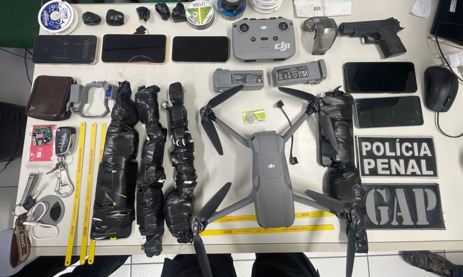 Bando é preso no Ceará ao tentar enviar drogas e celulares para presídio usando drone; vídeo
