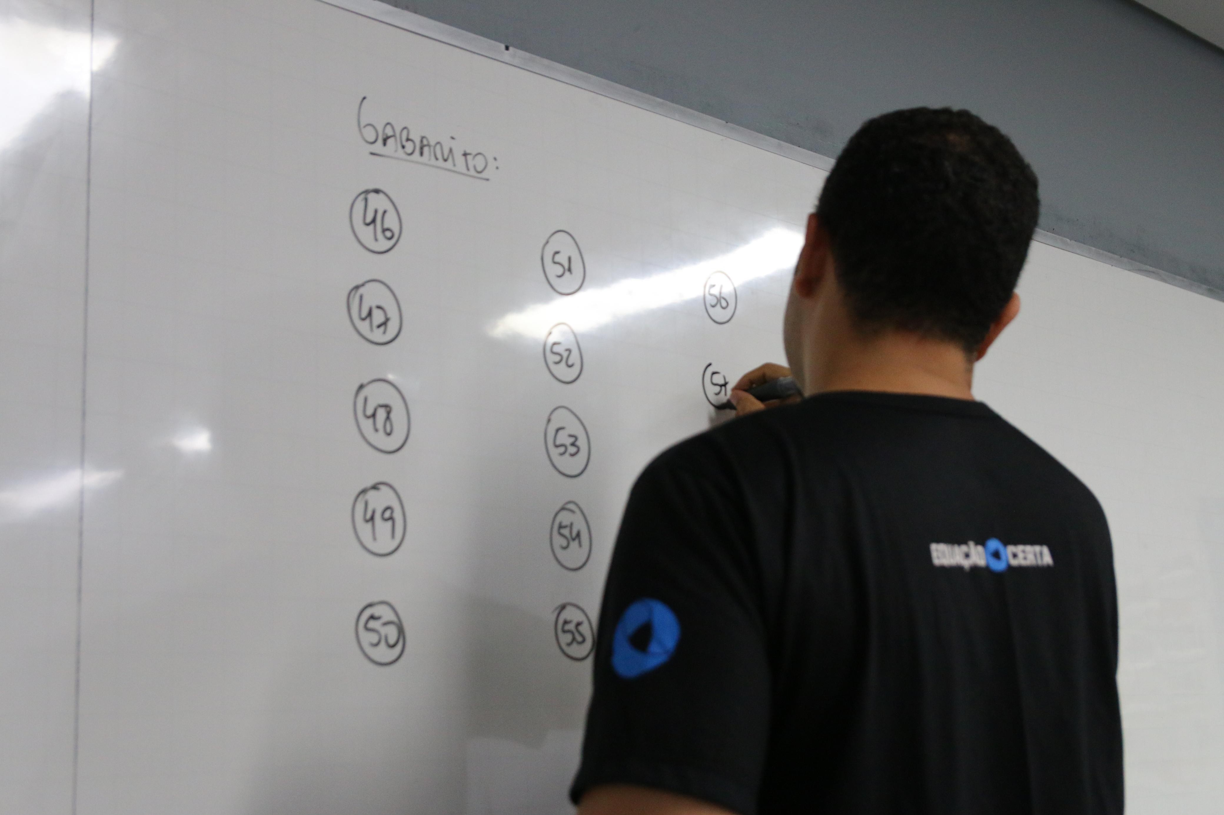 Gabarito Enem 2025, extraoficial, feito por professores do Piauí - 1º dia de prova; veja comentário sobre tema da redação