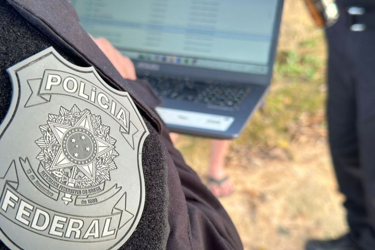 PF prende homem com 1,2 mil arquivos de abuso e violência sexual infantil no celular