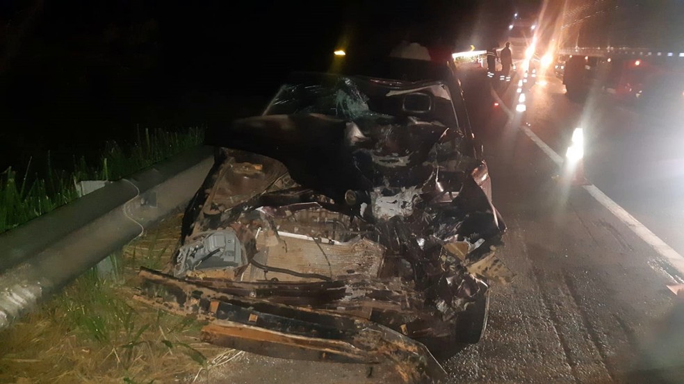 Acidente entre dois veículos mata jovem na BR-459, entre Pouso Alegre e Congonhal, MG — Foto: Polícia Rodoviária Federal