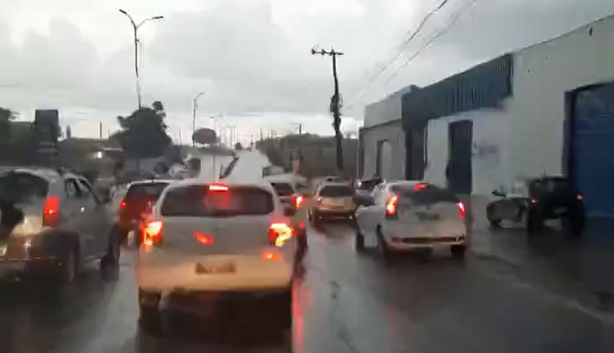 Chuva Causa Alagamentos Na Região Metropolitana E Prejudica Trânsito Mato Grosso G1 