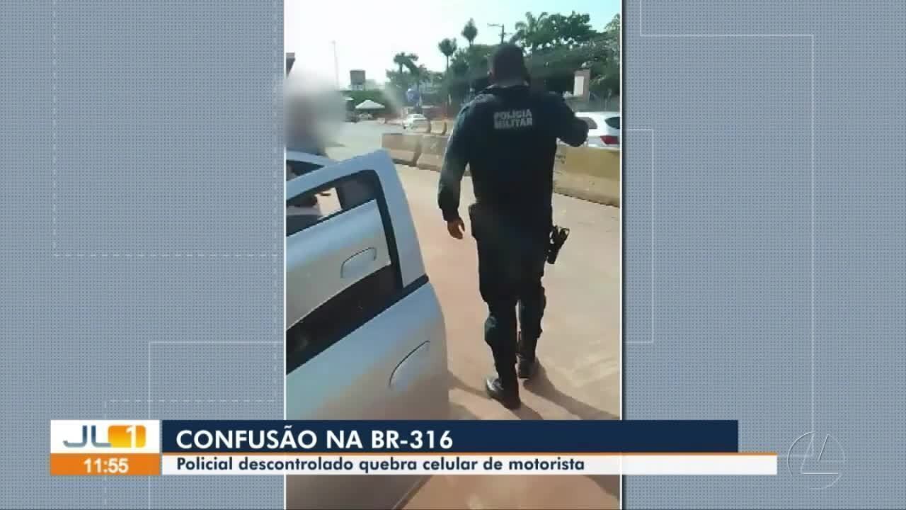 Vídeos registram confusão entre policial militar e ocupantes de carro na BR-316, em Ananindeua, no Pará