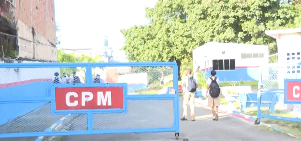 Colégio da Polícia Militar (CPM) do Lobato — Foto: Reprodução/TV Bahia
