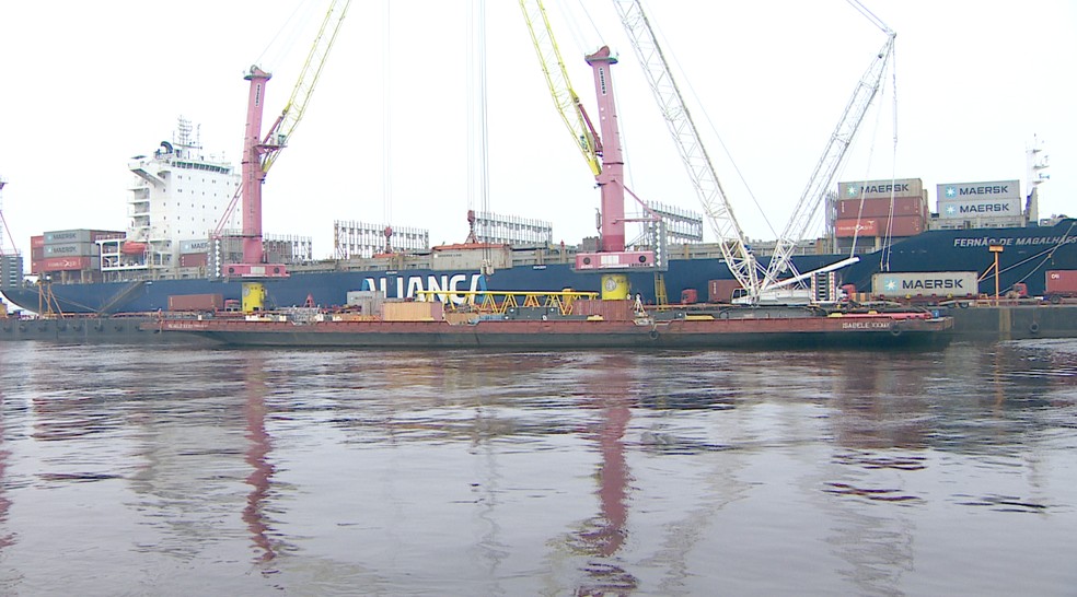 Durante essa época, as empresas são obrigadas a reduzir o tamanho e o peso dos navios utilizados. — Foto: Alexandro Pereira/Rede Amazônica