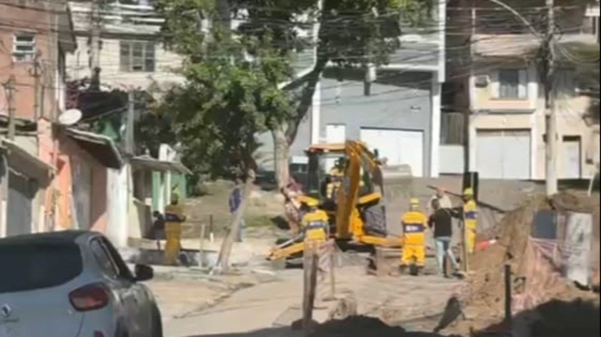 Traficante exige R$ 20 mil, e obra da prefeitura é interrompida no Rio