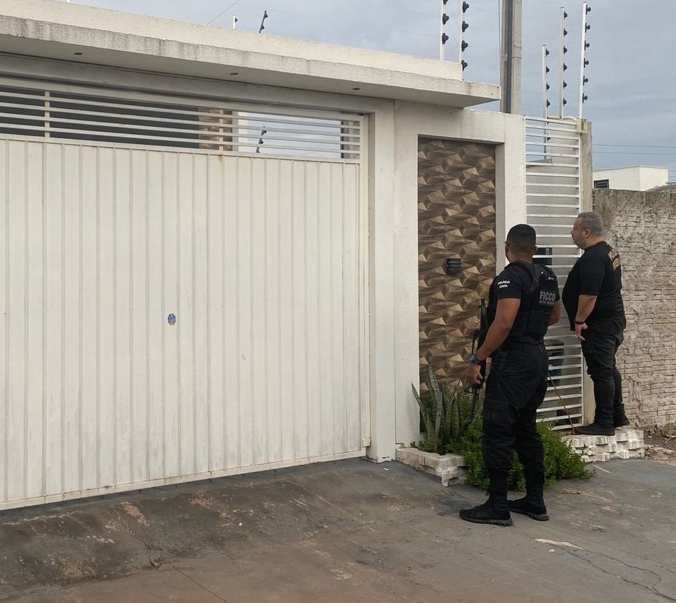 A droga foi obtida na fronteira do Brasil com a Bolívia, transportada até um entreposto em Sinop e depois foi transferida para outra carreta — Foto: Polícia Civil de Mato Grosso