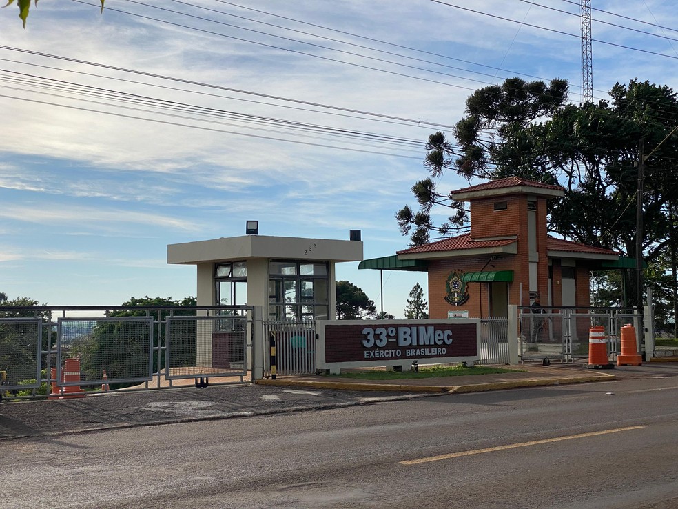 Exército investiga sumiço de 9 armas do Batalhão de Cascavel — Foto: Amanda Guedes/RPC Cascavel