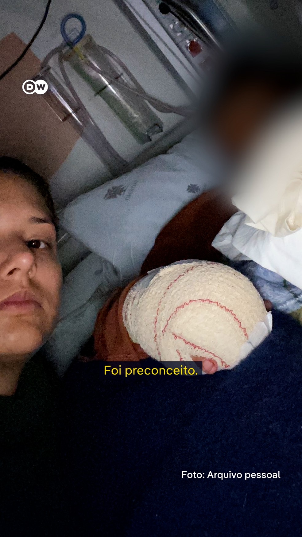 Nívia Estevam, brasileira mãe de um menino de 9 anos que teve dois dedos decepados por colegas numa escola em Cinfães, no interior de Portugal — Foto: Deutsche Welle