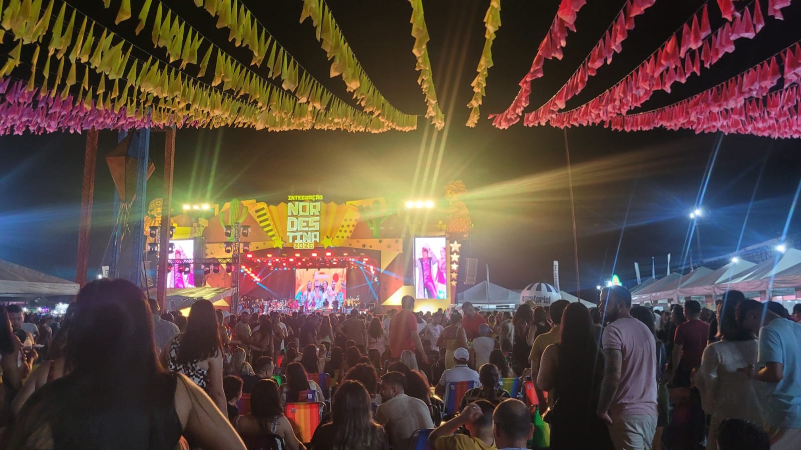 Público lota segunda noite da Festa da Integração Nordestina em Mojuí dos Campos, no Pará