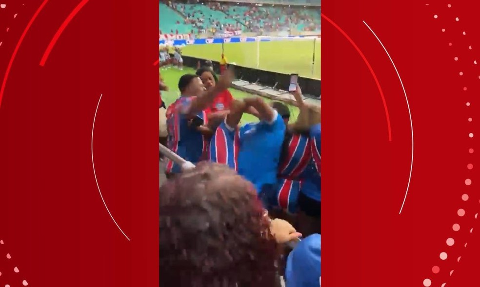 Quatro torcedores do Bahia são detidos em Salvador após briga em estádio — Foto: Reprodução/Redes sociais