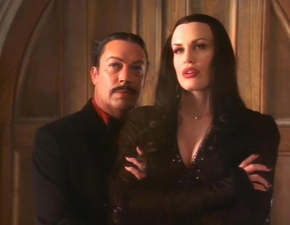Tim Curry em "O Retorno da Família Addams" — Foto: Reprodução/YouTube