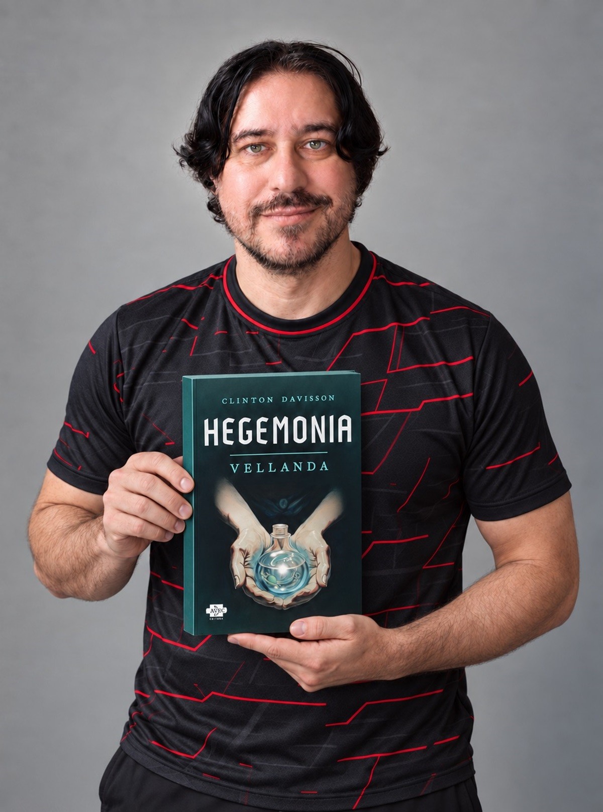 Aluno autista da UFJF transforma brincadeira de infância em livro sobre neurodivergência na Bienal de SP