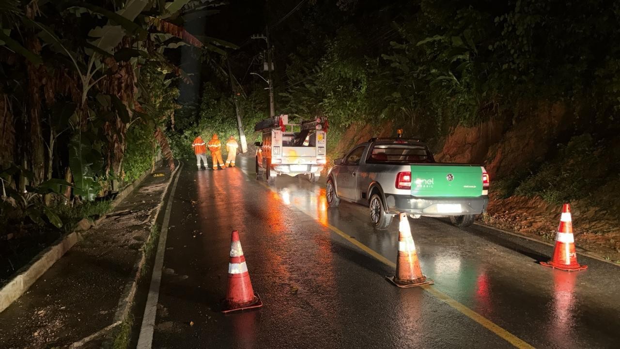 Angra dos Reis registra 138 milímetros de chuva, alagamentos, deslizamentos e quedas de árvores e postes