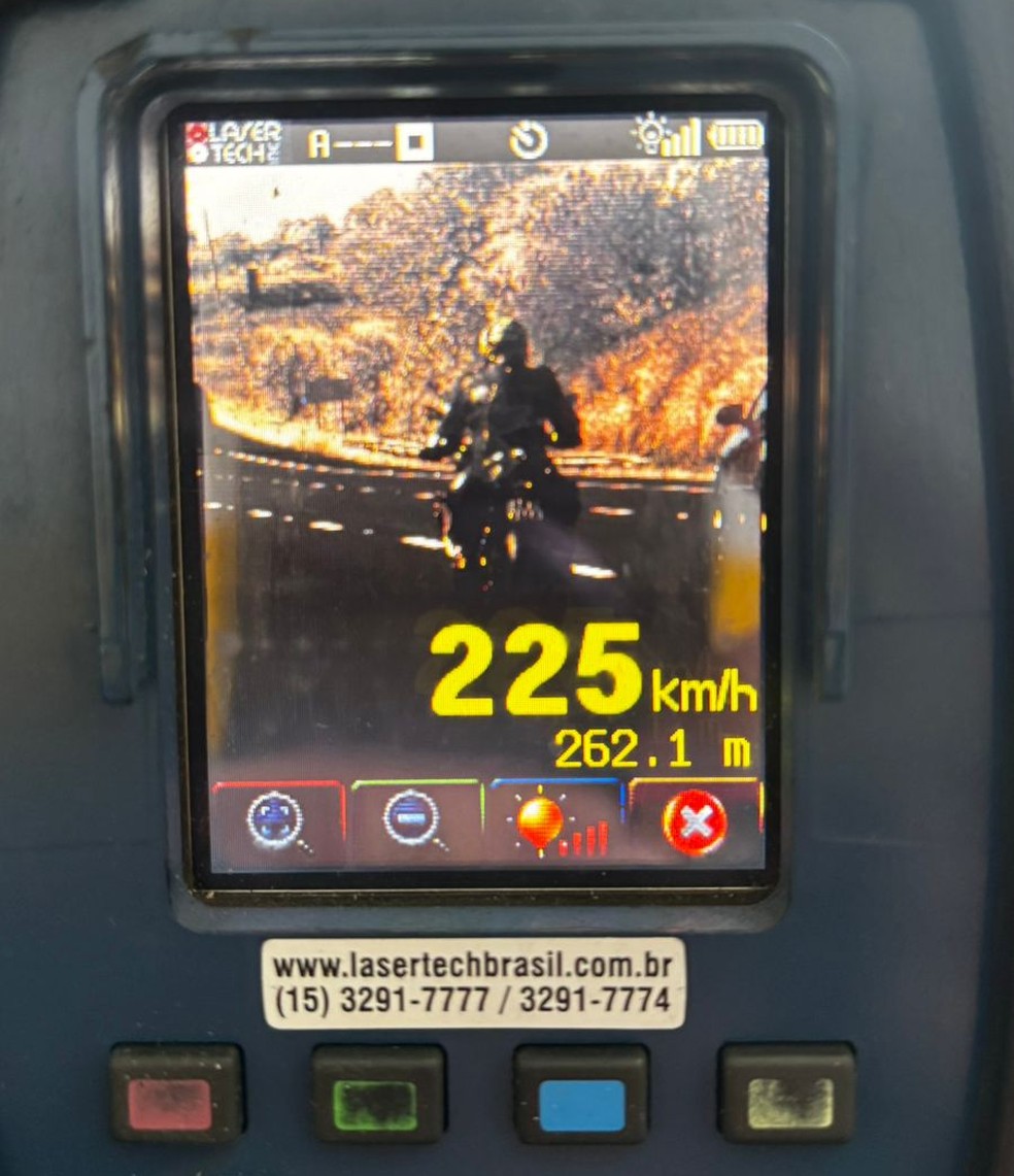Radar da Polícia Rodoviária flagrou moto a 225 km/h na Rodovia dos Bandeirantes, em Sumaré — Foto: Polícia Rodoviária