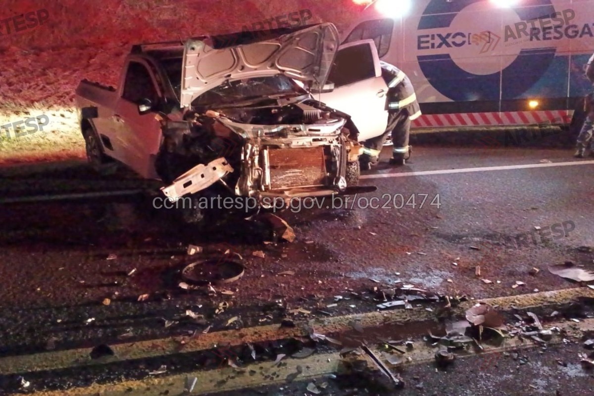 Batida frontal entre utilitário e carro deixa seis feridos em rodovia no interior de SP