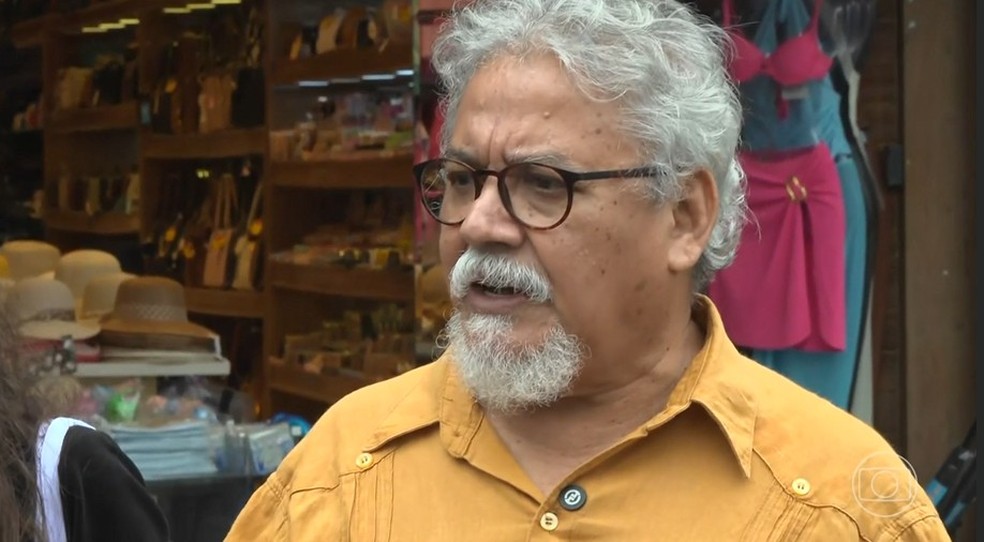 Edmilson Costa, candidato à Presidência pelo PCB, faz campanha em São Paulo — Foto: Jornal Nacional/Reprodução