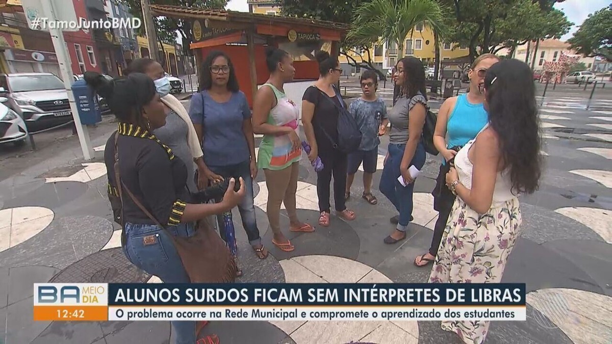 Crianças deixam de frequentar aulas por falta de intérpretes de libras em escolas municipais de Salvador