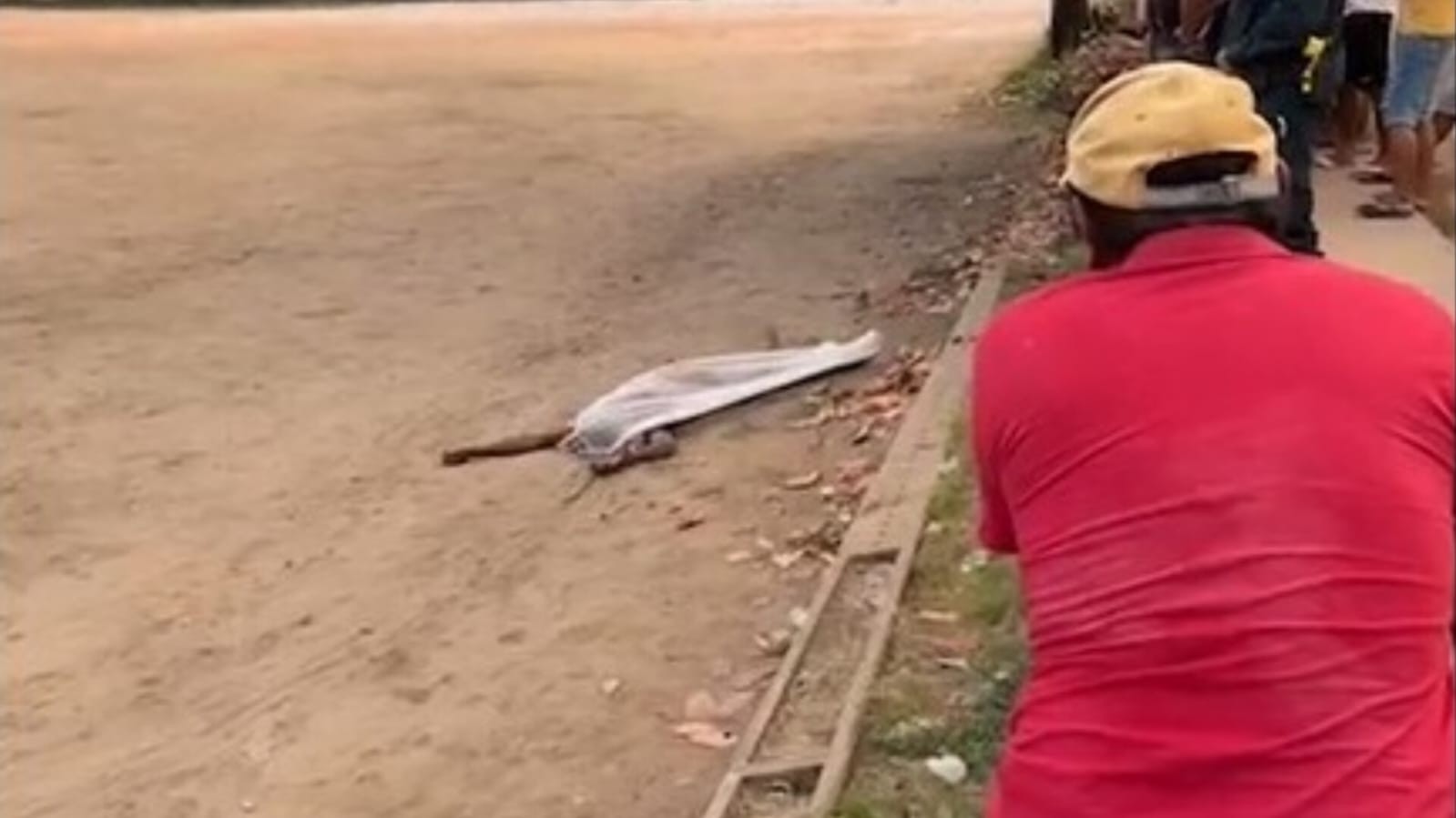 Polícia investiga morte de homem achado com sinais de violência em campo de Santarém​‌​