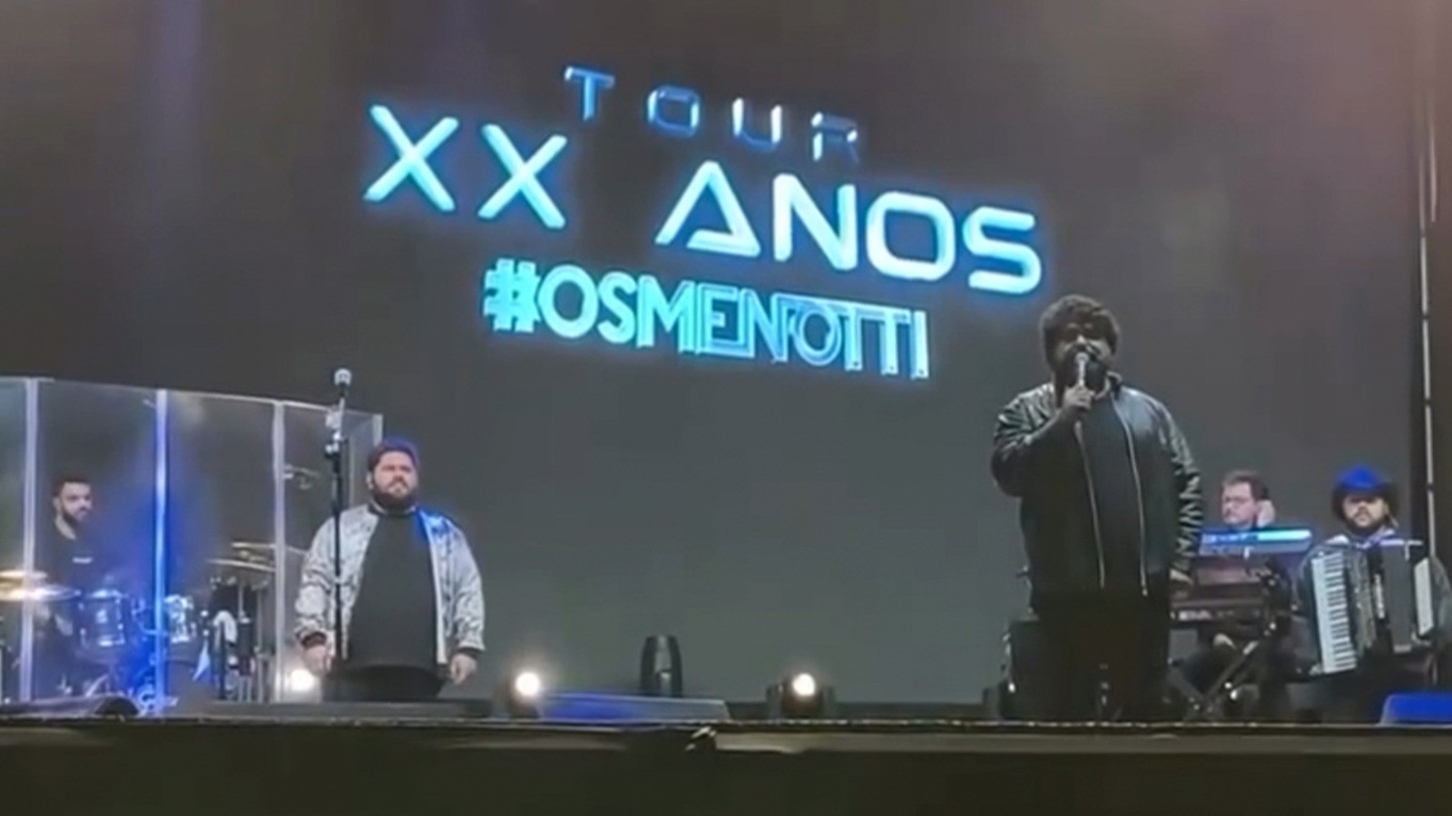 ‘Foi um acidente grave, mas a mão de Deus me segurou’, diz Fabiano, que faz dupla com o irmão Menotti, em show no RJ após capotamento