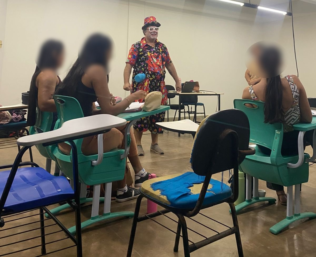 Homem vestido de palhaço entra em salas de aula da Ufal e é denunciado por assédio por estudantes