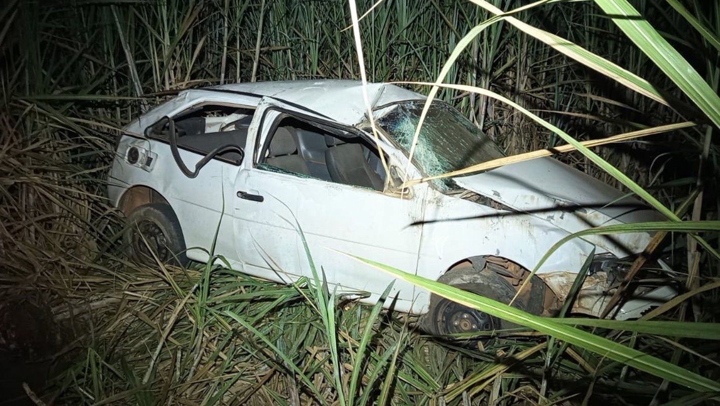 Motorista morre após capotagem em estrada rural no interior de SP