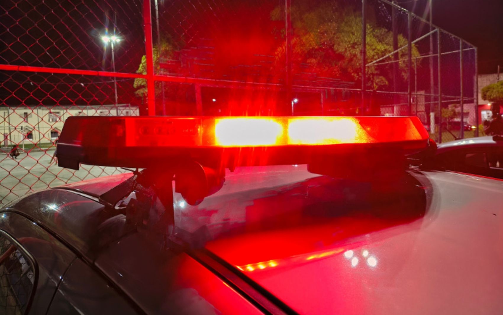 Homem morre após ser contido com 'mata-leão' pela companheira e pelo filho dela após agressões contra eles em Aracaju 