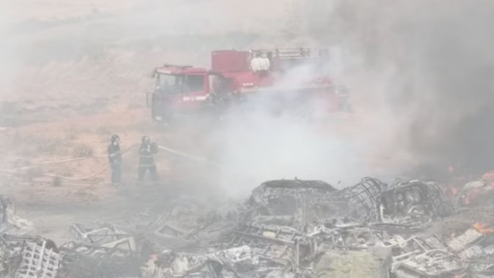 Incêndio destrói barracão no Distrito Industrial em Botucatu (SP) — Foto: Reprodução / TV TEM