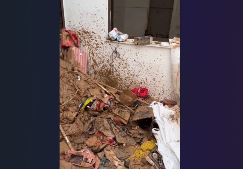 Objetos e roupas da família do pernambucano Bruno Nascimento destruídos após enchente em Valência, na Espanha — Foto: Bruno Nascimento/Arquivo pessoal