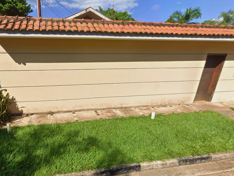 Homem de 42 anos foi morto a facadas em rancho dentro de pesqueiro de Porto Ferreira, SP — Foto: Google Street View/Reprodução