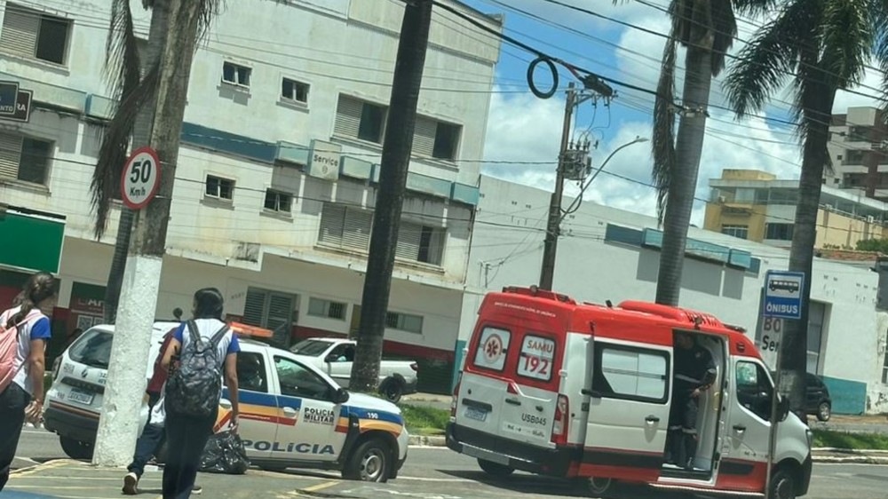 Recém-nascida fica presa dentro de carro por uma hora após porta fechar sozinha e travar em MG