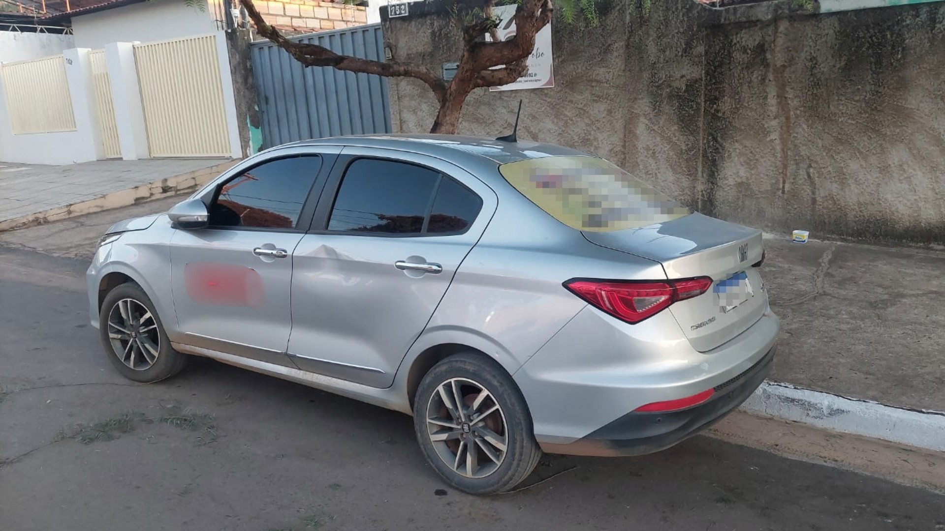 Solto há 6 dias, ex-detento chuta carro de motorista de app ao levar prostituta de volta para boate