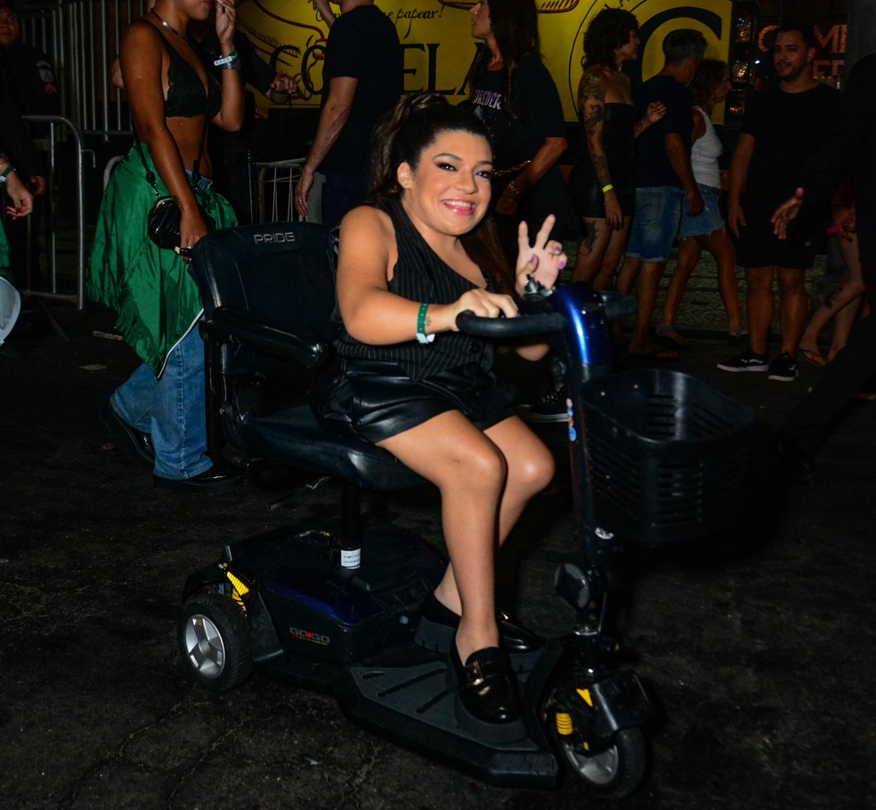 Influenciadora Pequena Lo chega  em Copacabana para o show da cantora Mandonna — Foto: Webert Belicio / Agnews