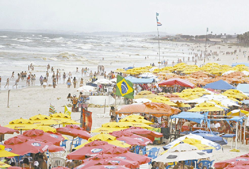 Barracas da Praia do Futuro em Fortaleza mudam funcionamento