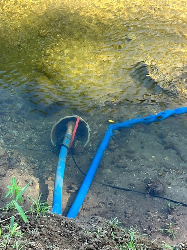 Encanamento para captação de água de um rio (desvio de curso) para o lago artifícial — Foto: Divulgação