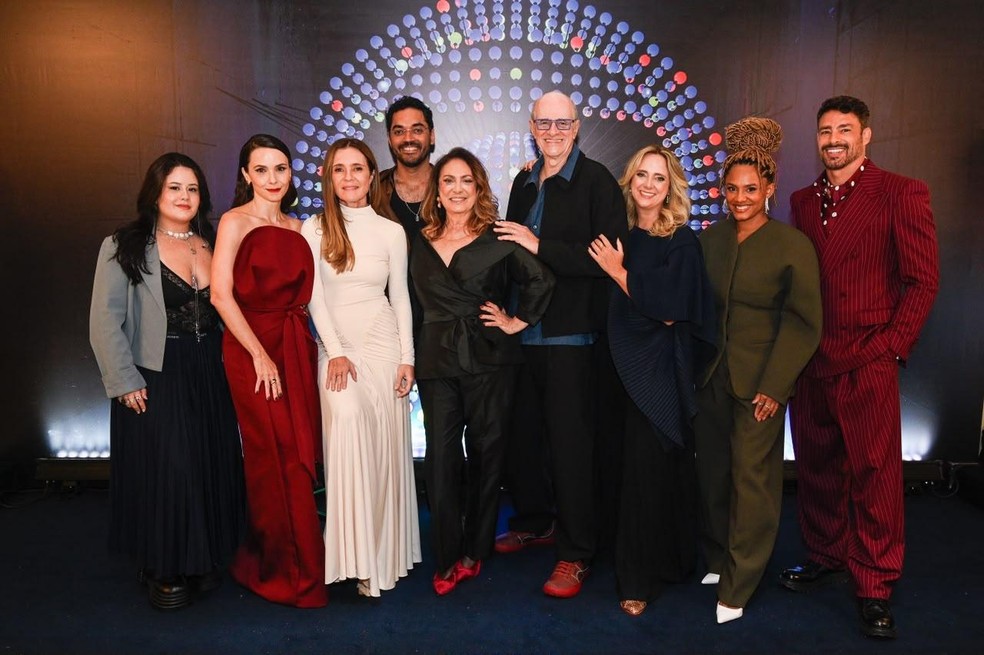 Parte do elenco de Avenida Brasil 2 — Foto: Bob Paulino/Globo