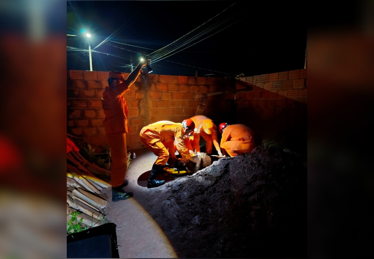 Jovens caem em poço com água de 6 metros, se seguram em cabo de energia e sobrevivem