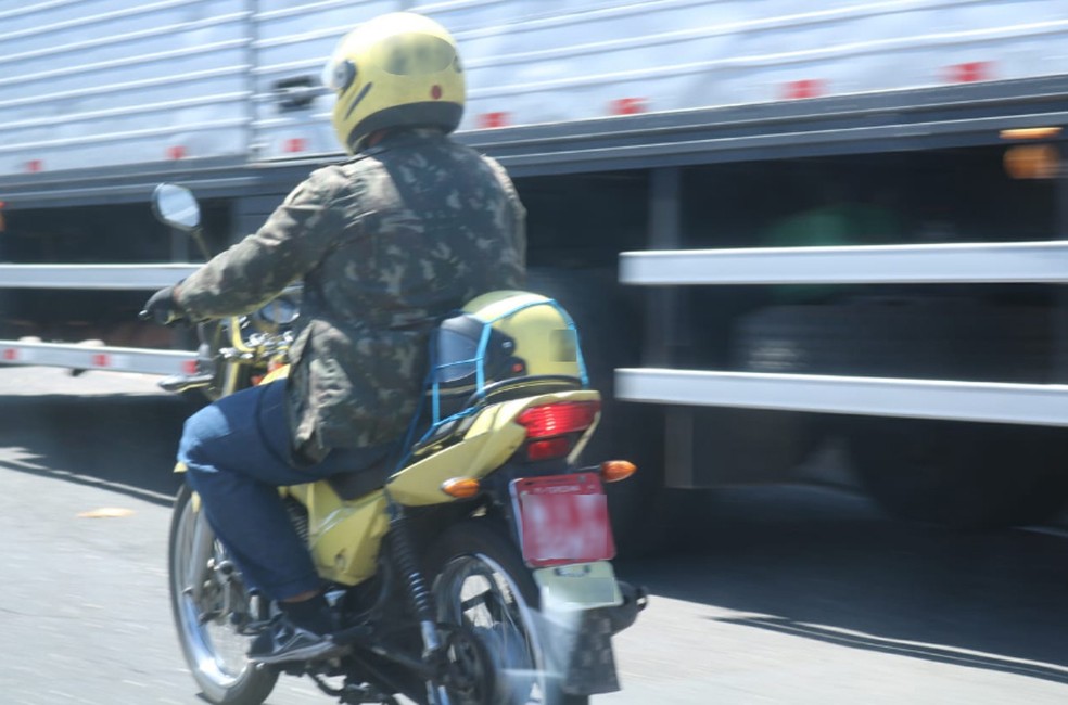 Lei autoriza mototaxista a usar veículo com até 10 anos de fabricação em Teresina — Foto: Lucas Barbosa/G1