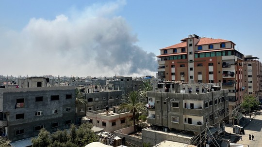 Tanques de Israel entram em cidade de Gaza que ainda não havia sofrido operação terrestre - Cidade de Deir Al-Balah fica no centro do território palestino. Investida busca cobrir áreas em que podem estar reféns israelenses.