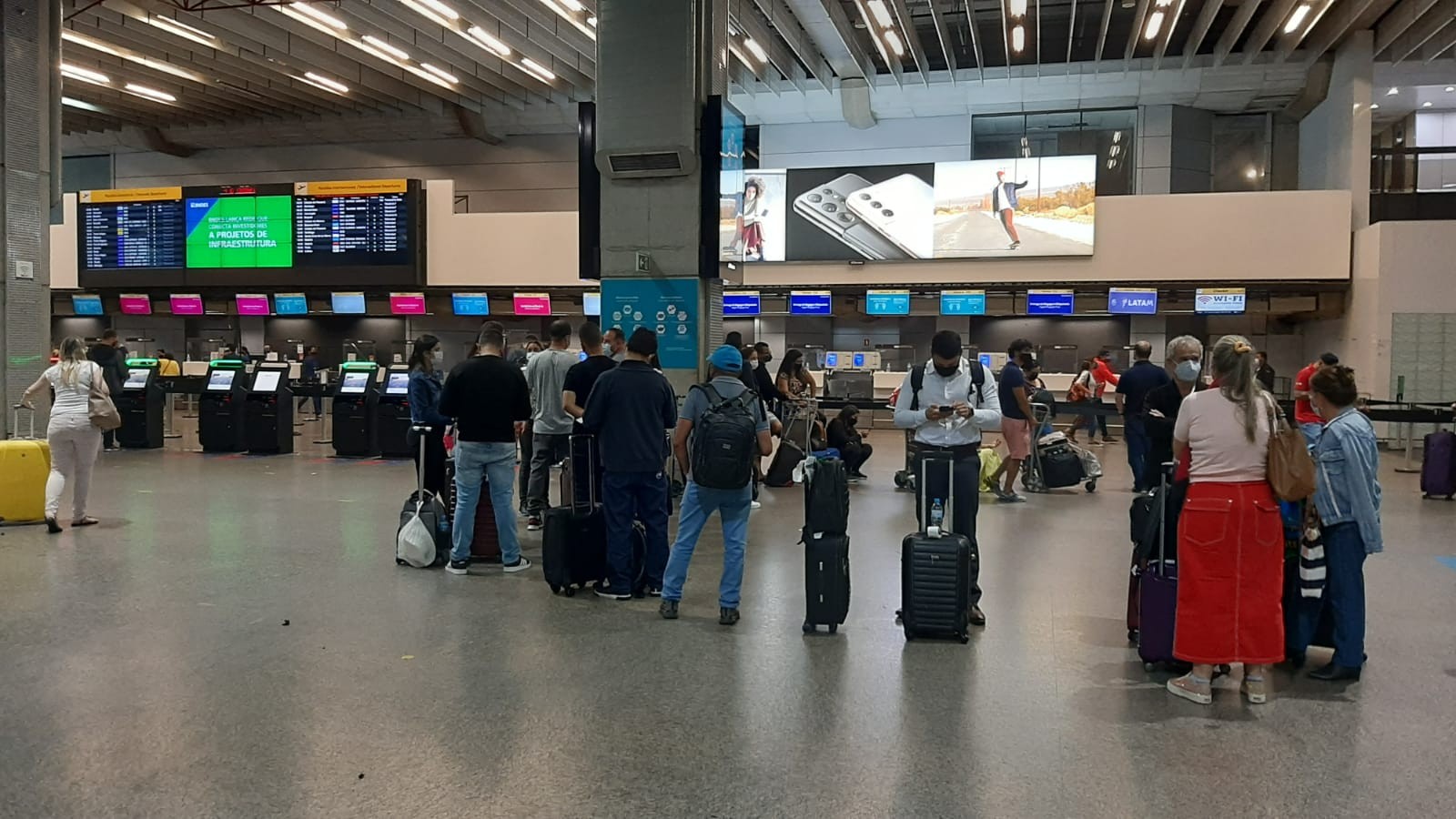 Mulher com deficiência será indenizada em R$ 15 mil após segurança de aeroporto impedir uso de cadeira de rodas